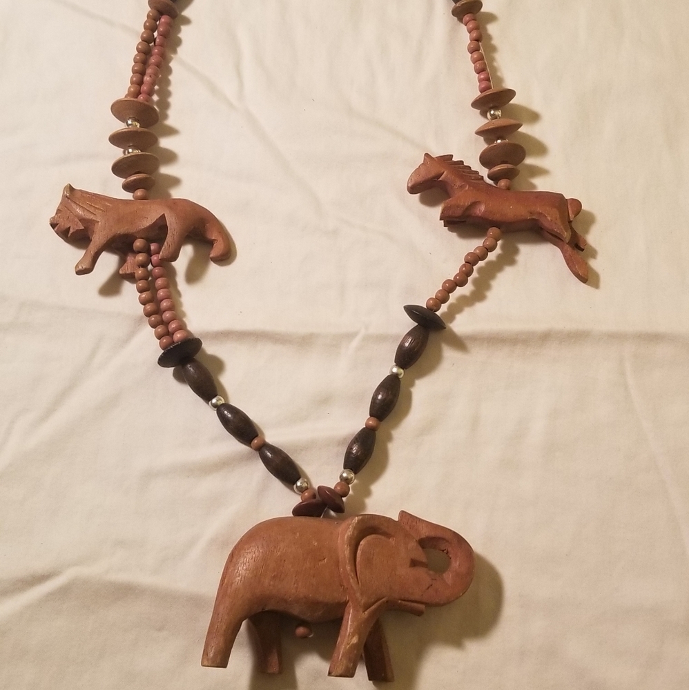 🖤 Animal Wooden Necklace